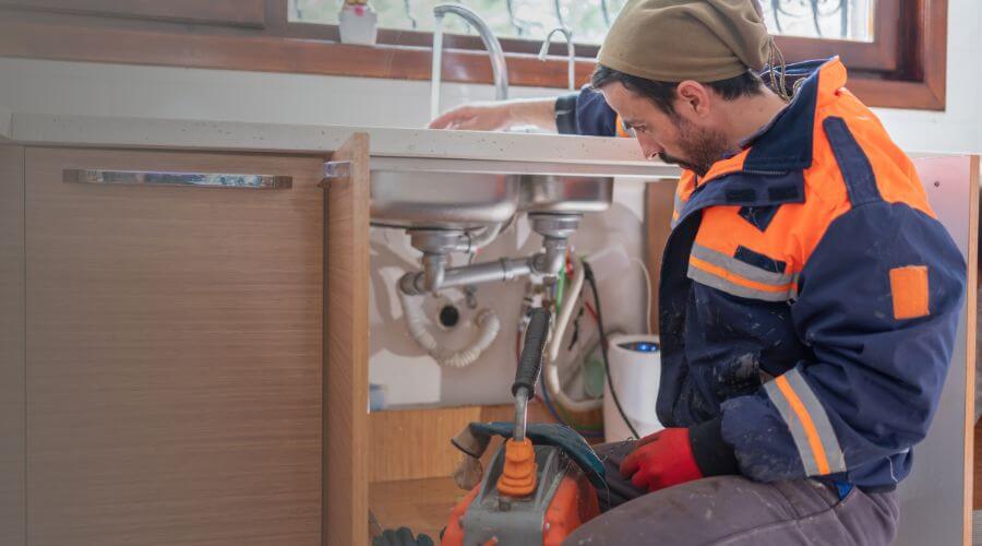 Expert burst pipe repair services in Tallula, IL